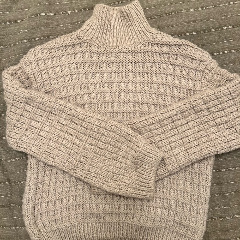 Stone colored knitted H&M sweater - never worn